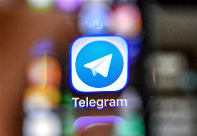 Biểu tượng ứng dụng Telegram trên màn hình điện thoại. Ảnh: AFP/TTXVN