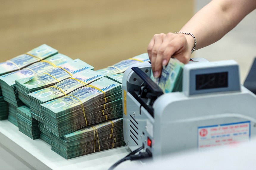 Tốc độ cho vay vượt quá huy động vốn đang tạo áp lực lên thanh khoản cũng như lãi suất của hệ thống ngân hàng thương mại 