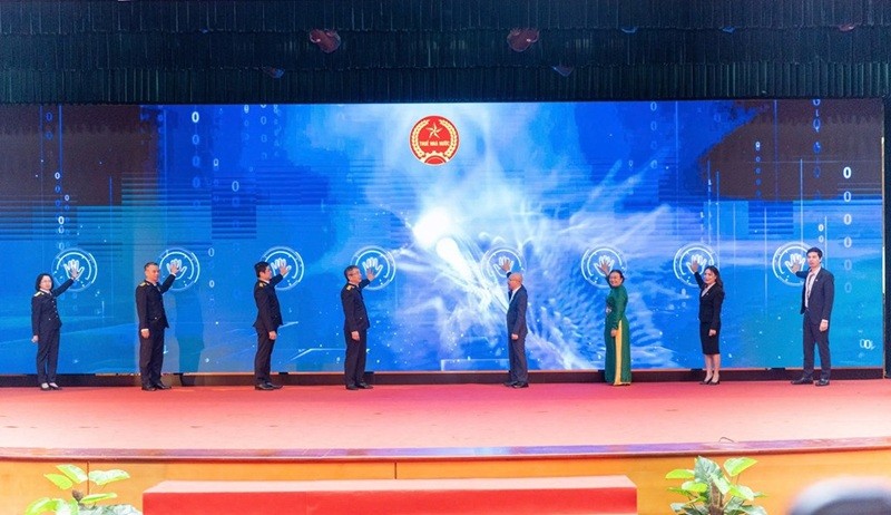 Lễ bấm nút chính thức vận hành “Cổng thông tin thuế hỗ trợ doanh nhân”.