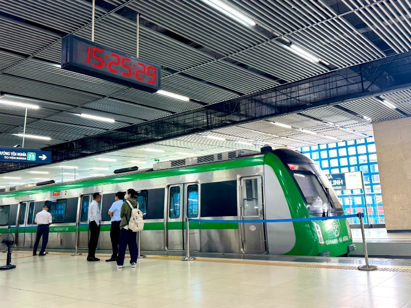 Metro Hà Nội đã trở thành lựa chọn quen thuộc của hàng triệu lượt người dân sau hơn 3 năm hoạt động. Ảnh: Linh Nguyễn
