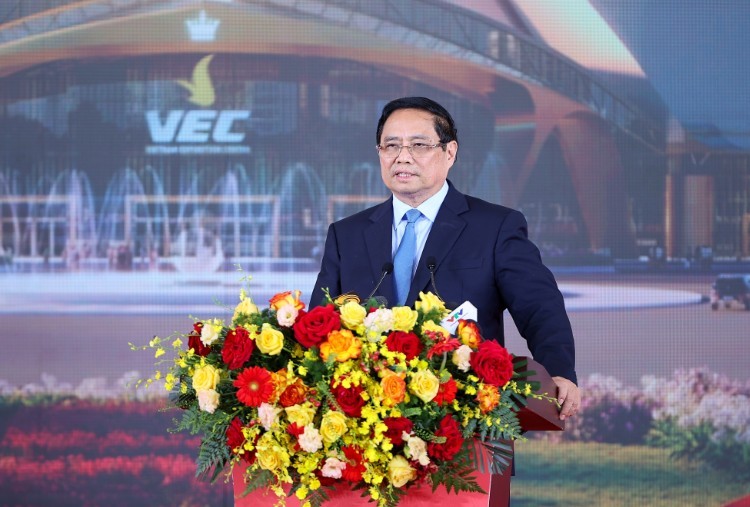 Thủ tướng Phạm Minh Chính phát biểu tại lễ khánh thành, khởi công 250 công trình, dự án chào mừng kỷ niệm 80 năm Quốc khánh. Ảnh: VGP.