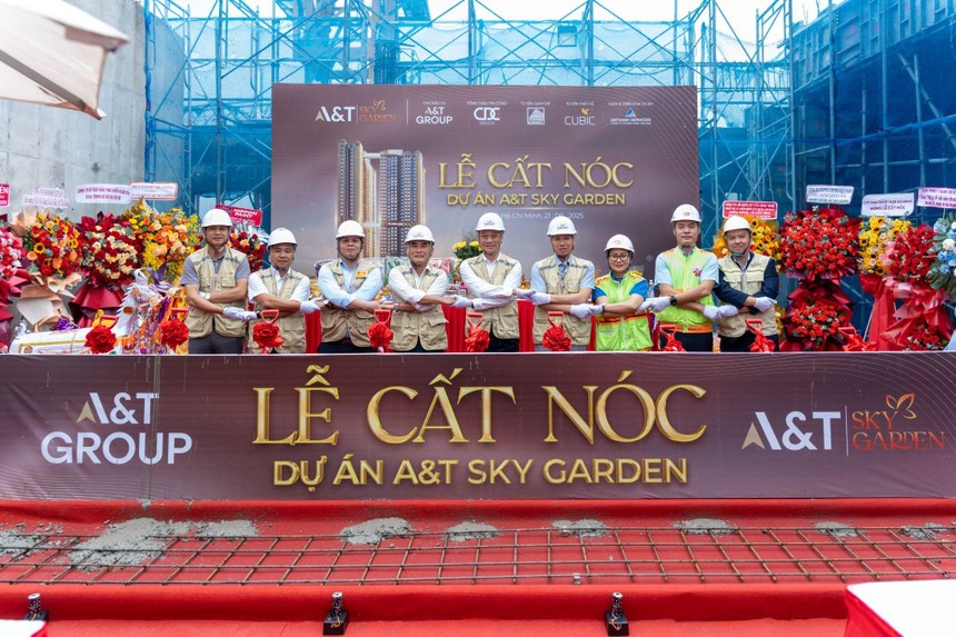 Lễ cất nóc dự án căn hộ A&T Sky Garden đã diễn ra trong không khí vô cùng hứng khởi khi vượt tiến độ 30 ngày so với kế hoạch
