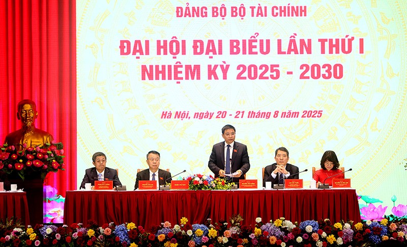 Đồng chí Nguyễn Văn Thắng - Bí thư Đảng ủy, Bộ trưởng Bộ Tài chính nhấn mạnh: "Kết quả đạt được tại Đại hội hôm nay là tiền đề rất quan trọng, tạo cơ sở vững chắc để định hướng tổ chức thực hiện thắng lợi phương hướng, mục tiêu Đại hội đã đặt ra trong 5 năm tới”. Ảnh: Đức Thanh.