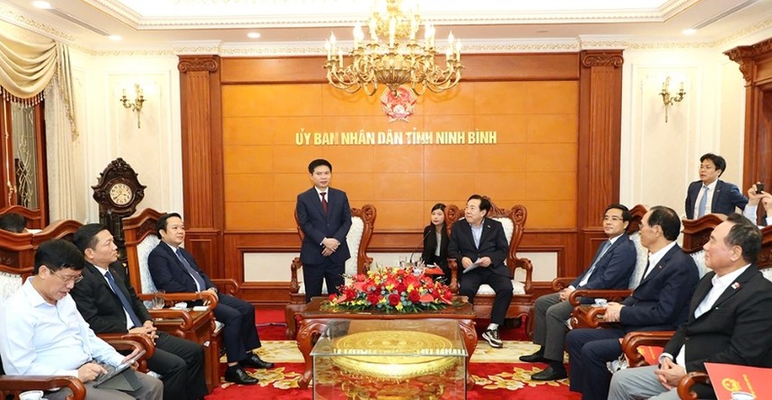Bí thư Tỉnh uỷ Ninh Bình Trương Quốc Huy phát biểu chào mừng Đoàn công tác của Hiệp hội doanh nghiệp vừa và nhỏ Hàn Quốc. Ảnh báo Ninh Bình