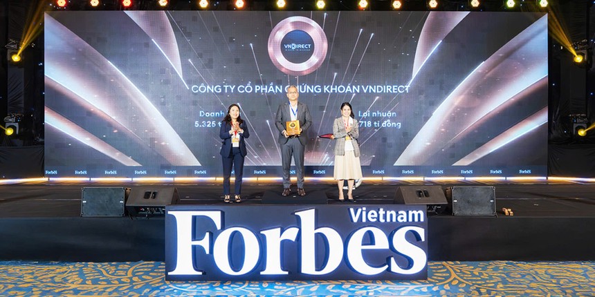 Đại diện VNDIRECT tại Lễ trao giải Top 50 Công ty niêm yết tốt nhất 2025