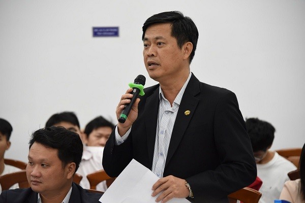 Ông Bông Hoa Việt, Cố vấn Ban Giám đốc Công ty cổ phần Nhựa Bình Minh.