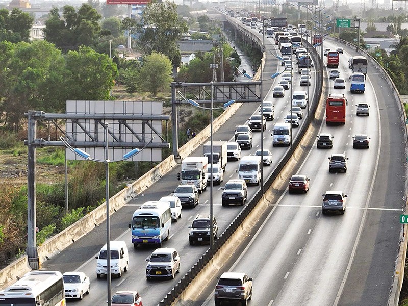 Một đoạn cao tốc TP.HCM - Trung Lương