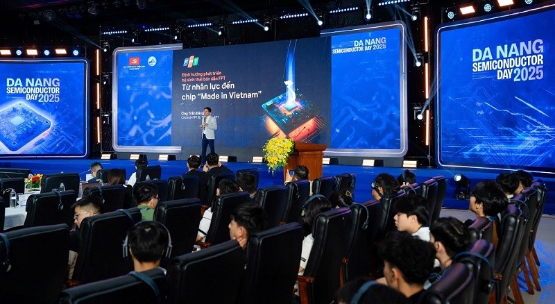 Các chuyên gia, doanh nghiệp chia sẻ kinh nghiệm phát triển ngành bán dẫn tại Đà Nẵng nói riêng và Việt Nam nói chung tại sự kiện. Ảnh: Khánh Nhi 