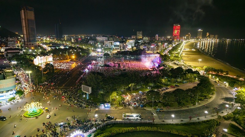 Lễ hội ánh sáng trong chuỗi hoạt động của Lễ hội tinh hoa Đại ngàn - Biển xanh hội tụ hấp dẫn người dân và du khách. Ảnh: BTC. 