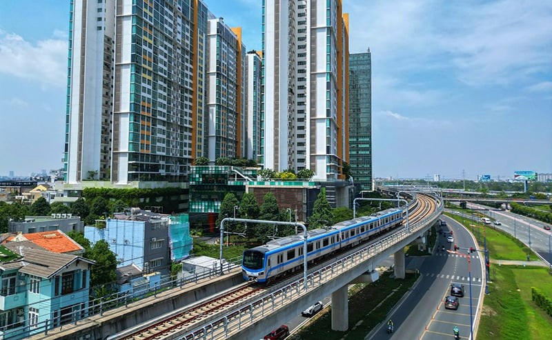 Xây dựng hạ tầng trục chính, viết lại “sổ tay vận hành”, phát triển chiều sâu nguồn nhân lực và kỷ luật trong thực thi là những giải pháp để TP.HCM mới trở thành tài sản chất lượng trong danh mục của các nhà đầu tư. Ảnh: Lê Toàn 