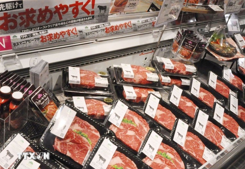 Thịt bò được bày bán tại siêu thị ở Tokyo, Nhật Bản. (Ảnh: Kyodo/TTXVN) 