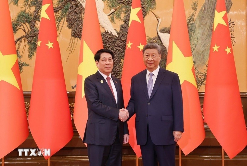 Tổng Bí thư, Chủ tịch nước Trung Quốc Tập Cận Bình đón Chủ tịch nước Lương Cường. Ảnh: Lâm Khánh/ TTXVN.