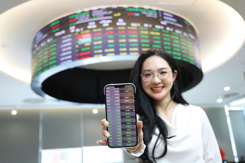 Trong phiên cuối tuần qua, chỉ số VN-Index đã có lúc vượt mốc 1.700 điểm