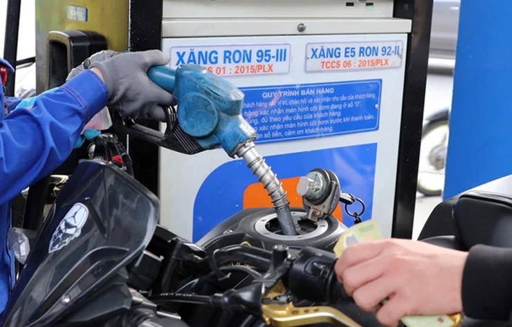 Trừ dầu hỏa, điêzen tăng 54 - 170 đồng/lít, các mặt hàng xăng dầu còn lại đồng loạt giảm từ chiều nay. 