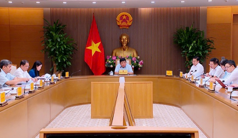 "Các bộ, ngành cần tiếp tục tập trung cao độ, có trách nhiệm, thống nhất về quan điểm, nghiên cứu sâu, có giá trị để tham gia vào Đề án", Phó thủ tướng lưu ý và nhấn mạnh cần làm rõ vai trò chủ đạo của kinh tế Nhà nước, tính dẫn dắt, tiên phong của doanh nghiệp nhà nước - Ảnh: VGP/Thu Sa