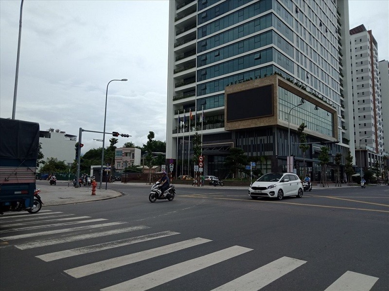 Đường số 4 (đoạn từ đường số 6 đến đường số 23) gặp vướng mắc khi thực hiện hợp đồng BT. Ảnh: Linh Đan 