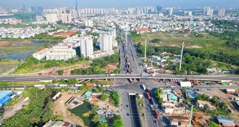 Nút giao Mỹ Thủy hiện mới đầu tư được một phần nên chưa giải quyết được tình trạng kẹt xe vào Cảng Cát Lái. Ảnh: Lê Toàn