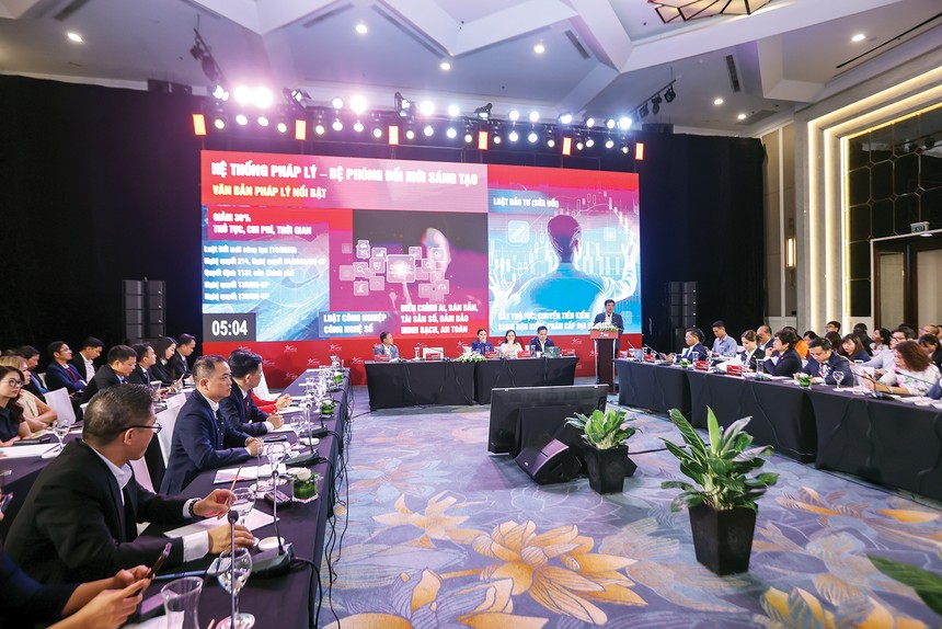 Đổi mới, sáng tạo tư nhân cần ba trụ cột: thứ nhất là tài chính đủ mạnh, thứ hai là lãnh đạo đủ tầm và thứ ba là hệ sinh thái đủ rộng để lan tỏa