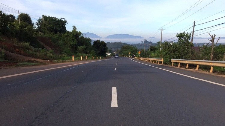 Một đoạn Quốc lộ 20 qua Lâm Đồng. 