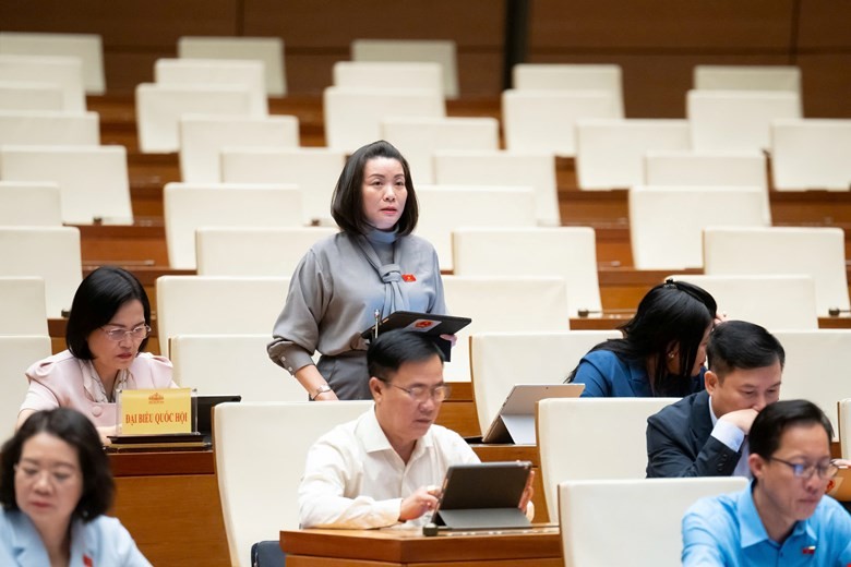 Đại biểu Nguyễn Minh Tâm tham gia thảo luận. 