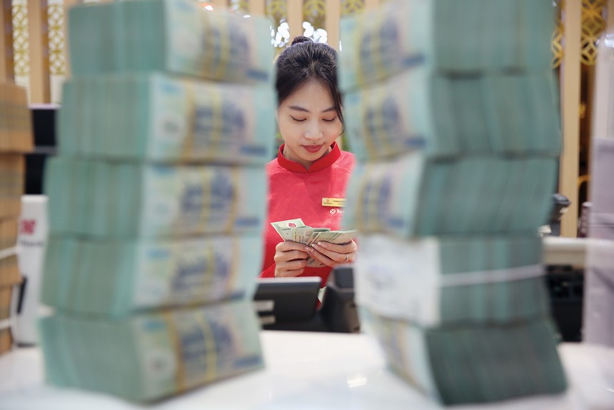 Tín dụng đang tăng quá cao nên không thể trông chờ vào kênh này để thúc đẩy tăng trưởng kinh tế