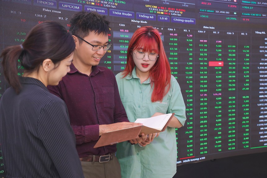 Nhiều thông tin được công bố trong tháng 10, kỳ vọng sẽ là bệ đỡ cho thị trường chứng khoán trong nước