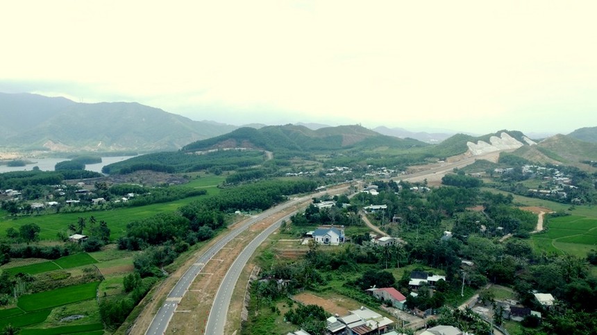 Tuyến đường sắt tốc độ cao trên trục Bắc - Nam đoạn qua địa phận Thành phố Đà Nẵng dài hơn 116km.