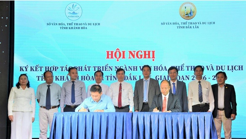 Sở Văn hóa, Thể thao và Du lịch tỉnh Khánh Hòa và Sở Văn hóa, Thể thao và Du lịch tỉnh Đắk Lắk vừa ký kết hợp tác nhiều lĩnh vực liên quan đến ngành (giai đoạn 2026 - 2030), trong đó có du lịch. Ảnh: Bích Hồ 