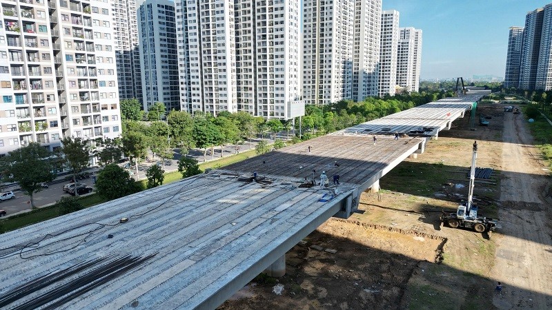 Đoạn cầu cạn đi trên cao của đường Vành đai 3, TP.HCM qua địa bàn TP. Thủ Đức cũ lùi thời gian thông xe sang năm 2026. Ảnh: Lê Toàn