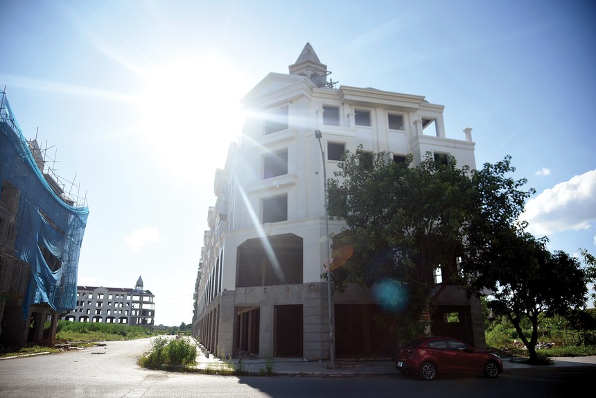 Nhà đầu tư có tiền mặt đã bắt đầu “xuống tiền” để thâu tóm các dự án, khu đất có vị trí đẹp…