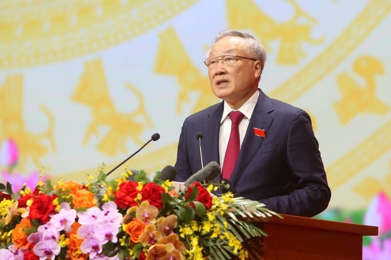 Đồng chí Nguyễn Hòa Bình, Ủy viên Bộ Chính trị, Phó bí thư Thường trực Đảng ủy, Phó thủ tướng Thường trực Chính phủ trình bày báo cáo chính trị tại Đại hội.