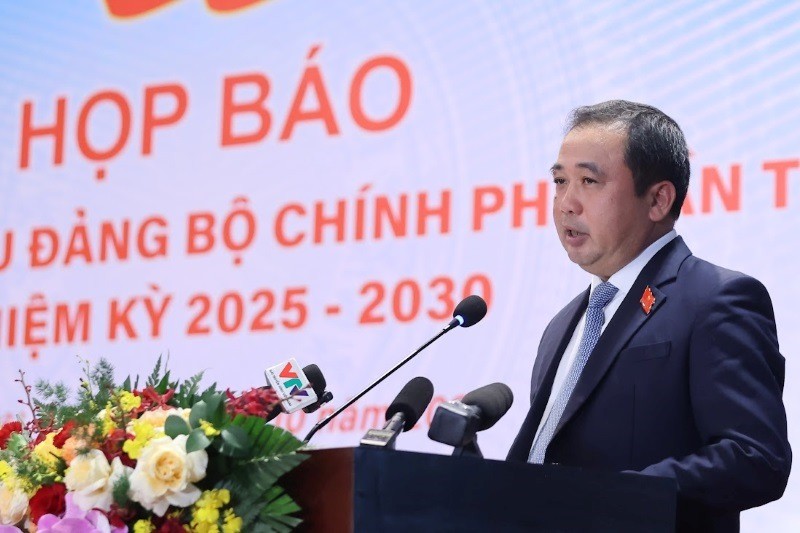 Quyền Bộ trưởng Bộ Nông nghiệp và Môi trường Trần Đức Thắng trao đổi tại cuộc họp báo.