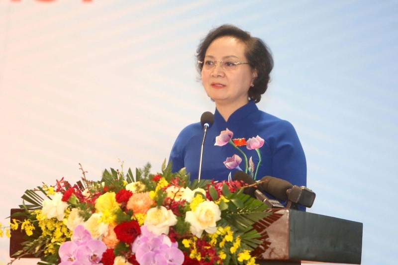 Bộ trưởng Bộ Nội vụ Phạm Thị Thanh Trà trả lời câu hỏi của phóng viên về kết quả của cuộc cách mạng sắp xếp, tổ chức bộ máy.