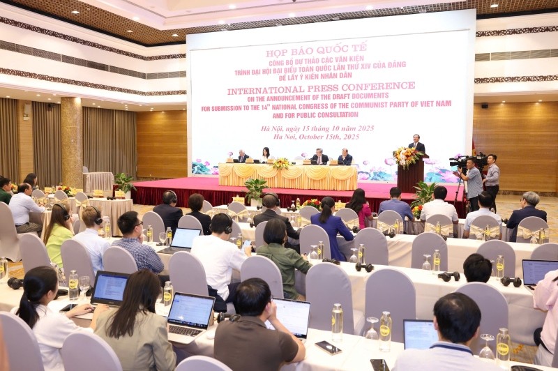 Toàn cảnh cuộc Họp báo quốc tế công bố Dự thảo các văn kiện trình Đại hội đại biểu toàn quốc lần thứ XIV của Đảng để lấy ý kiến cán bộ, đảng viên và Nhân dân