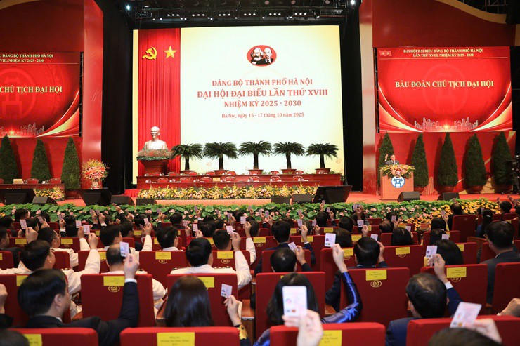 Đoàn Chủ tịch Đại hội đại biểu đảng bộ Thành phố Hà Nội lần thứ XVIII, nhiệm kỳ 2025-2030. 