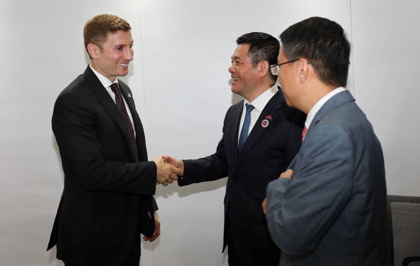 Bộ trưởng Nguyễn Hồng Diên và Thứ trưởng Jacob Helberg thảo luận về quan hệ hợp tác kinh tế, thương mại. 