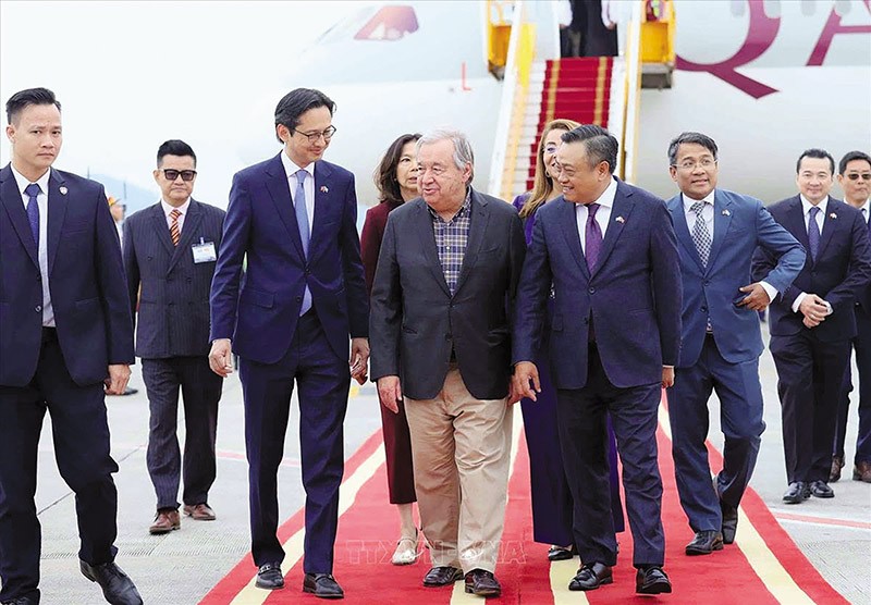 Tổng thư ký Liên hợp quốc António Guterres đến Việt Nam tham dự Lễ mở ký Công ước Hà Nội. Ảnh: TTXVN 