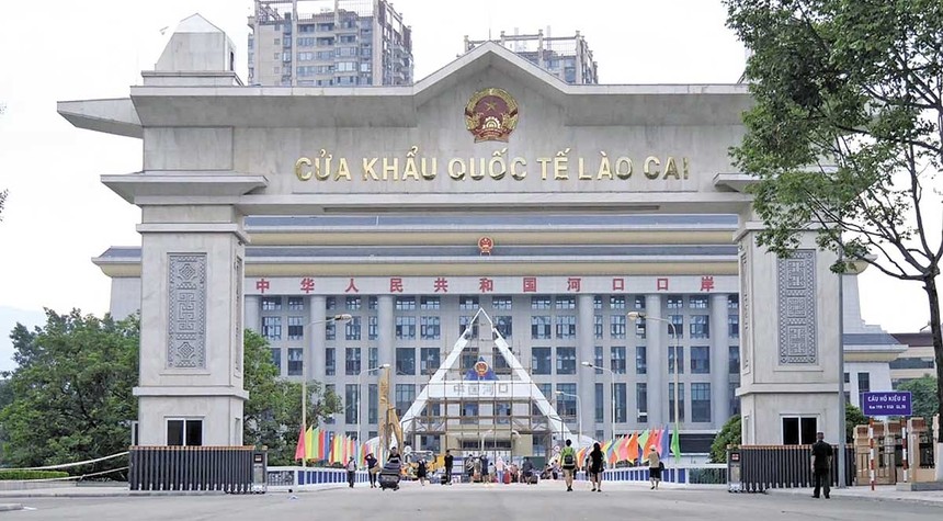 Lợi dụng việc qua lại Cửa khẩu quốc tế Lào Cai không kiểm tra con người, nhiều đối tượng đã tổ chức vận chuyển vàng lậu quy mô lớn. 