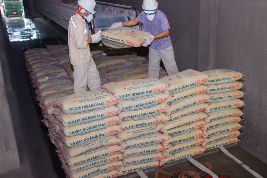 Hàng chục nhà sản xuất xi măng trong nước tăng giá bán sản phẩm thêm 100.000 đồng/tấn từ 18/11/2025. 