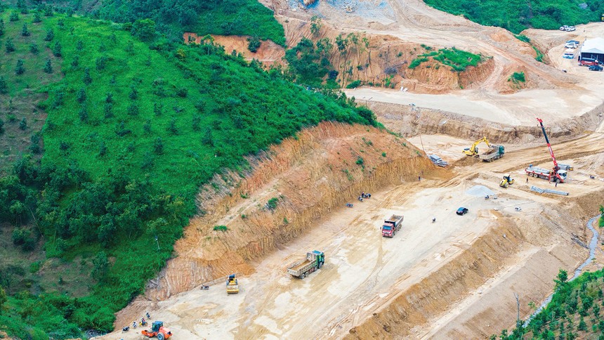 Chính phủ đang rốt ráo thúc đẩy giải ngân đầu tư công trong thời gian còn lại của năm