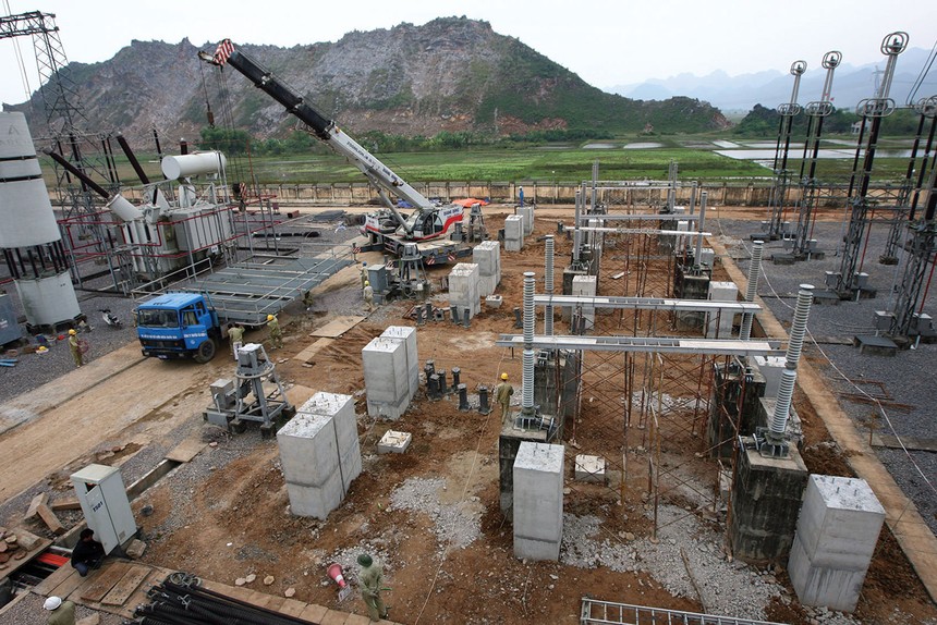 VNECO có hoạt động kinh doanh lõi là xây lắp các công trình hệ thống lưới điện và trạm biến áp điện 