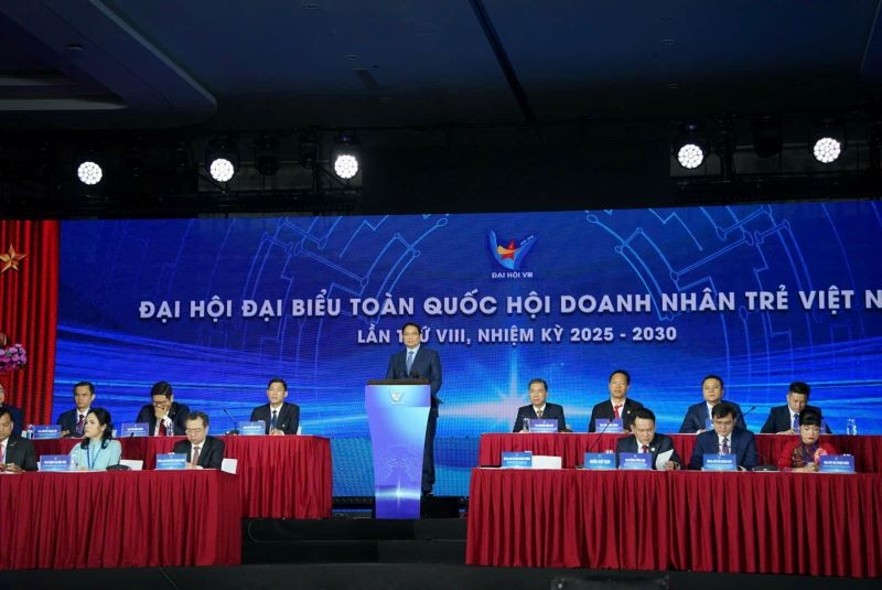 Thủ tướng Chính phủ Phạm Minh Chính phát biểu tại phiên trọng thể Đại hội đại biểu toàn quốc Hội Doanh nhân trẻ Việt Nam lần thứ VIII sáng 27/11/2025