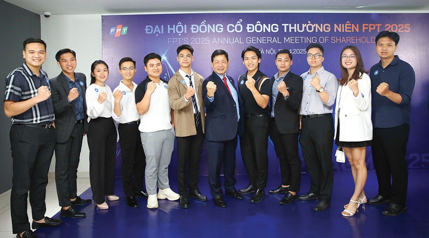 Trưởng thành qua những biến động của thị trường chứng khoán, nhiều nhà đầu tư thuộc thế hệ Gen Z tích cực tham gia đại hội cổ đông để tìm hiểu sâu về nội tại doanh nghiệp