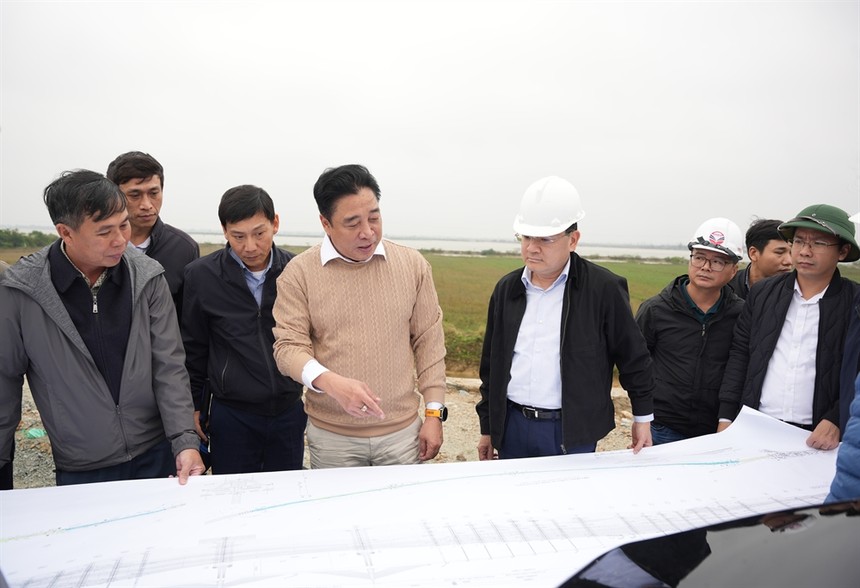 Đoàn công tác kiểm tra do Chủ tịch UBND TP Huế dẫn đầu