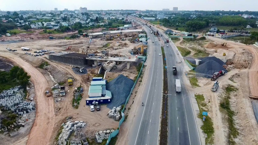 Thi công đường vành đai 3 đoạn qua khu vực Bình Dương