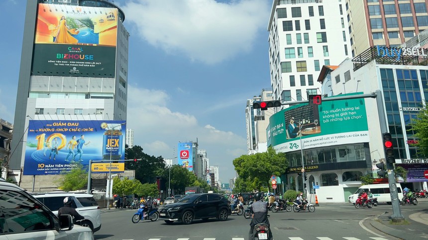 TP.HCM thí điểm chủ trương xã hội hóa quảng cáo để tăng nguồn thu bảo trì các công trình giao thông trên địa bàn 