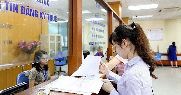 Thu nội địa tiếp tục giữ vai trò chủ lực, khi tăng 389.000 tỷ đồng so với dự toán. 