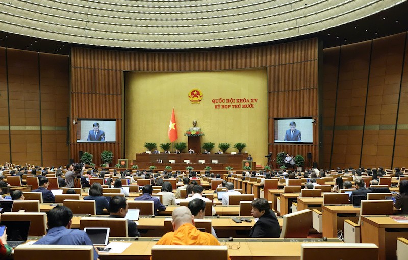 Bộ trưởng Bộ Tài chính Nguyễn Văn Thắng báo cáo giải trình trước khi Quốc hội bấm nút - Ảnh: Duy Linh. 