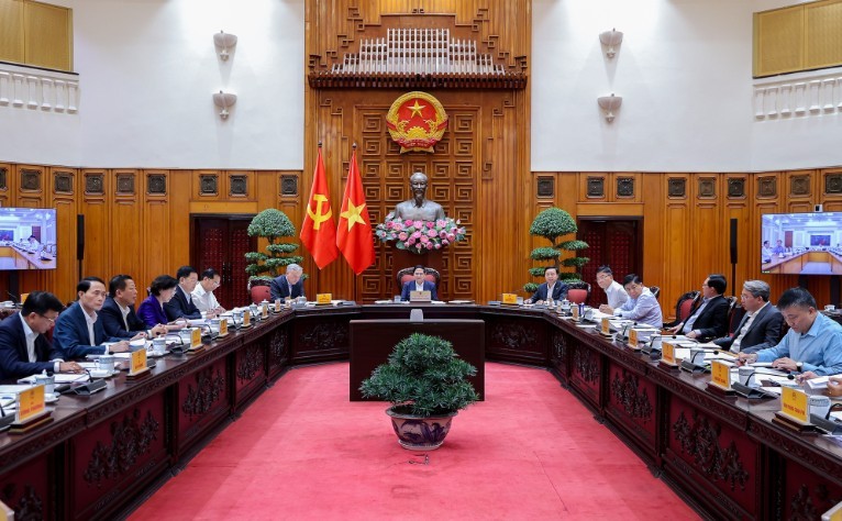 Thủ tướng Phạm Minh Chính chủ trì cuộc họp của Thường trực Chính phủ chiều tối 23/12 - Ảnh: VGP.