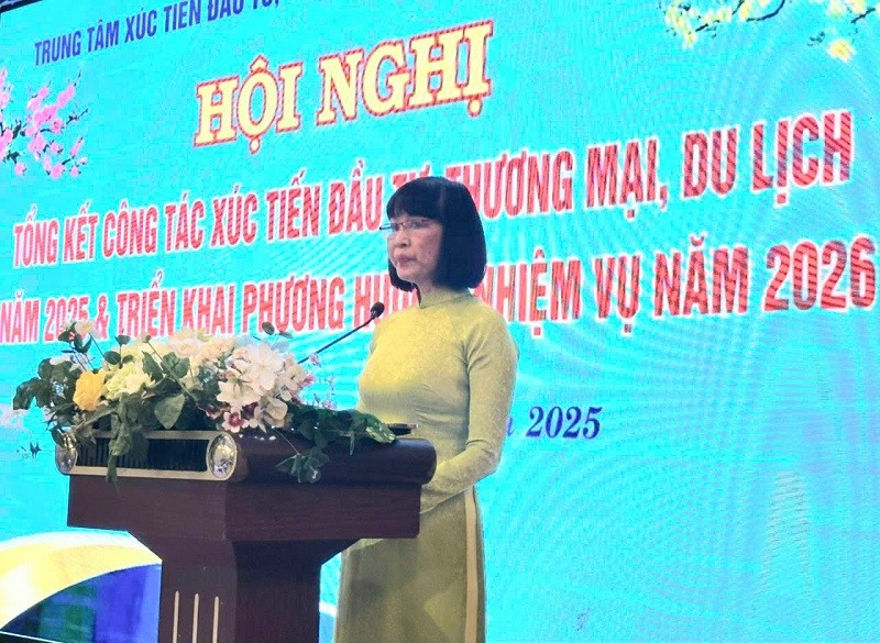 Bà Quảng Xuân Lụa, Giám đốc Trung tâm Xúc tiến Đầu tư, Thương mại và Du lịch tỉnh An Giang phát biểu tại Hội nghị